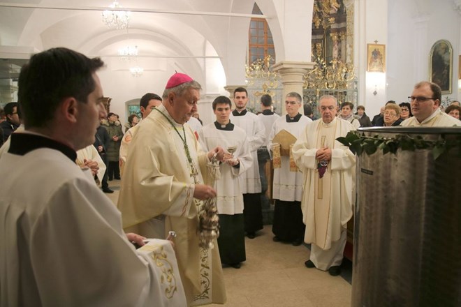 U predvečerje svetkovine Bogojavljenja u katedrali slavljena misa s blagoslovom vode